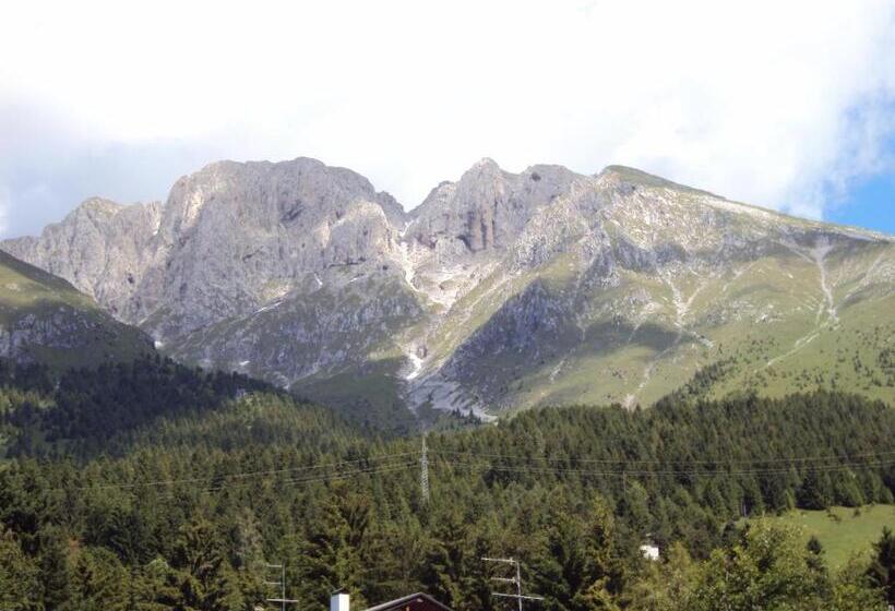 اتاق استاندارد با چشم‌انداز کوهستان, Des Alpes