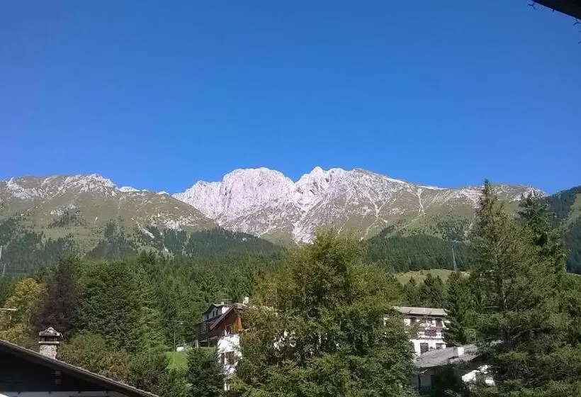 Perhehuone, Des Alpes
