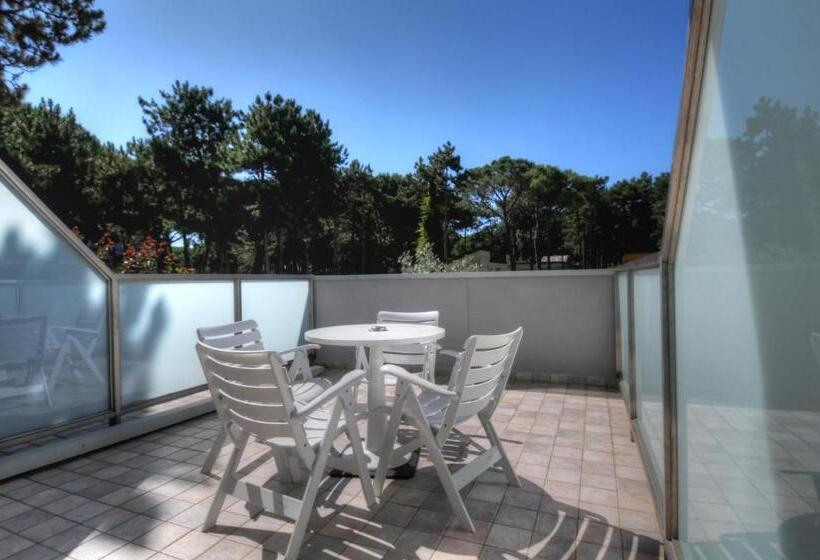 غرفة قياسية ثلاثية مزودة بشرفة, Franz