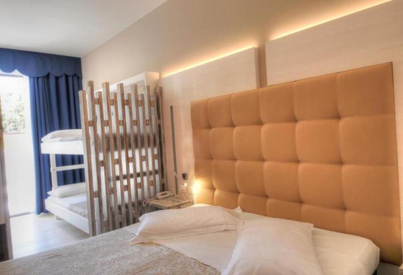 غرفة قياسية ثلاثية مزودة بشرفة, Franz