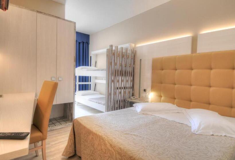 غرفة قياسية ثلاثية مزودة بشرفة, Franz