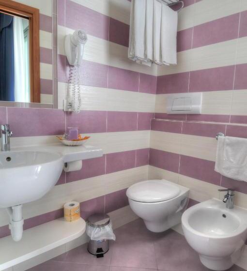 غرفة قياسية رباعية مزودة بشُرفة, Franz