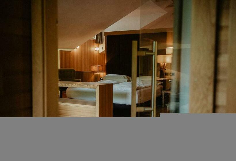 جناح ديلوكس, Larice