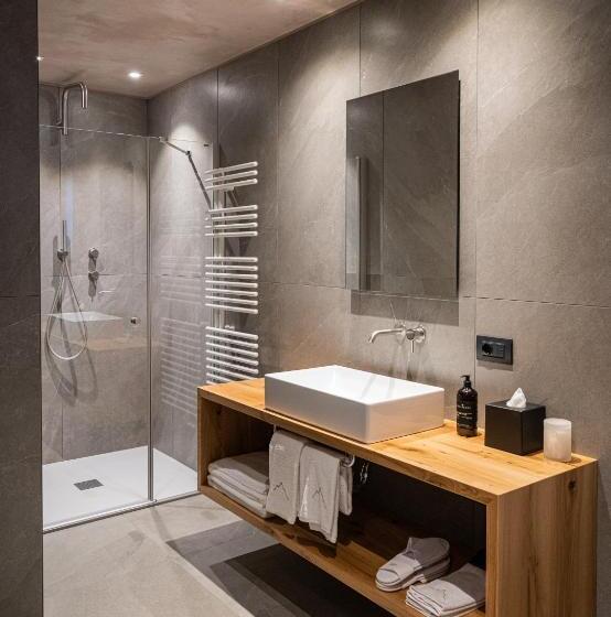 غرفة قياسية بالطابق الأرضى, Larice