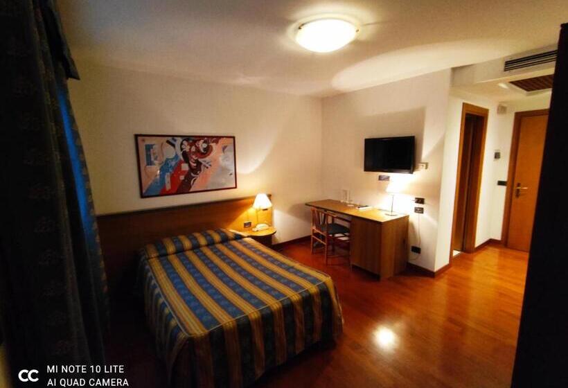 스탠다드 싱글 룸, Luna