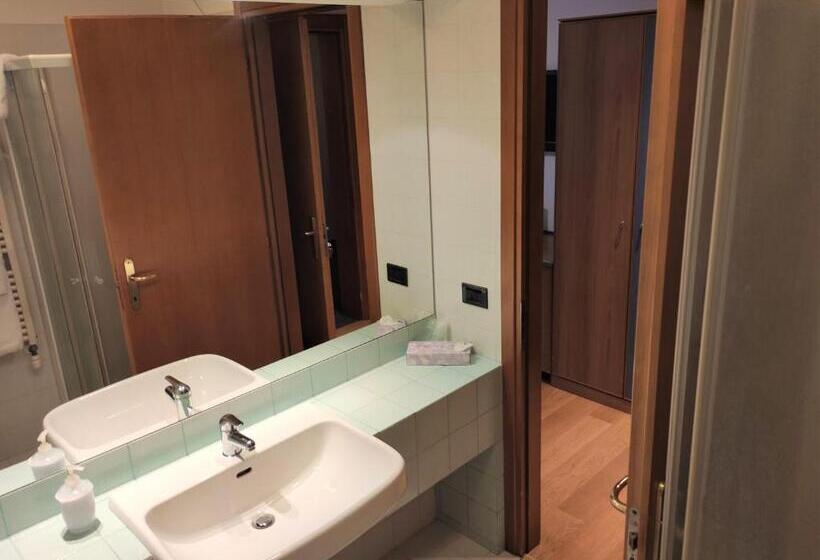 스탠다드 싱글 룸, Luna