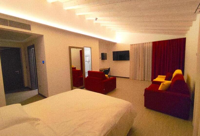 디럭스 스위트, Luna