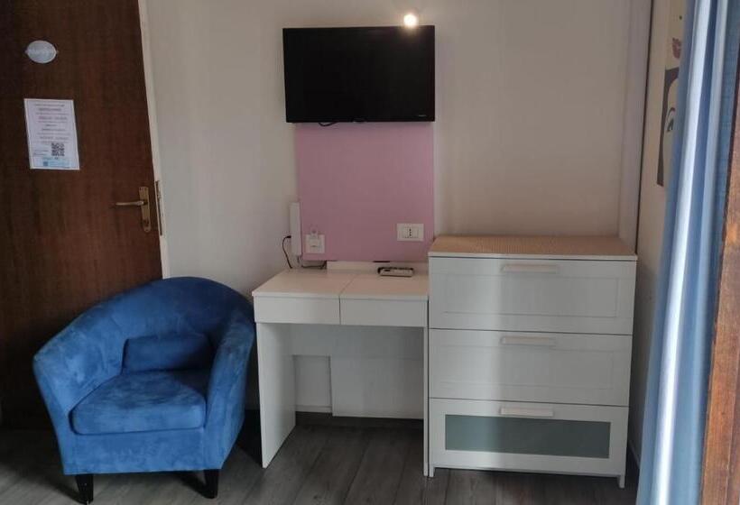 اتاق استاندارد, Megaride Guest House