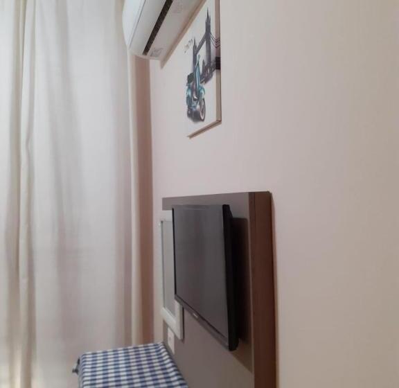 اتاق استاندارد یک تخته با بالکن, Megaride Guest House