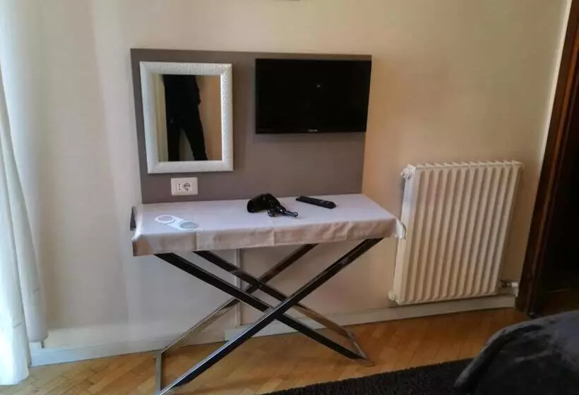 اتاق استاندارد یک تخته با بالکن, Megaride Guest House
