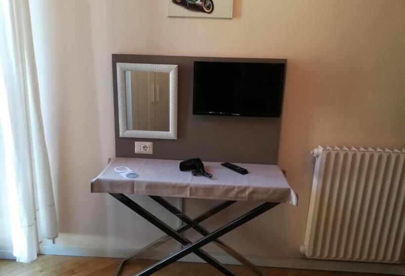 اتاق استاندارد یک تخته با بالکن, Megaride Guest House