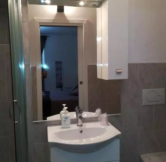 اتاق راحتی سه تخته, Megaride Guest House
