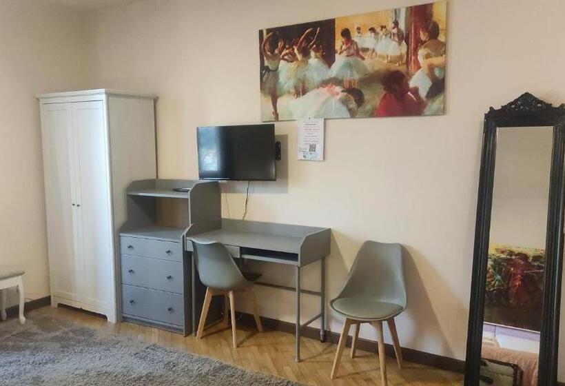 اتاق راحتی سه تخته, Megaride Guest House