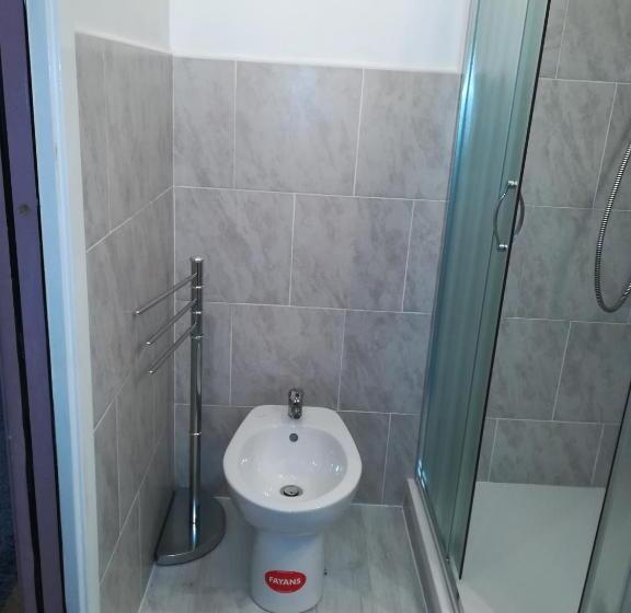 اتاق راحتی سه تخته, Megaride Guest House