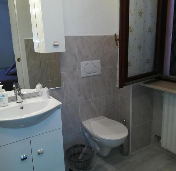 اتاق راحتی سه تخته, Megaride Guest House