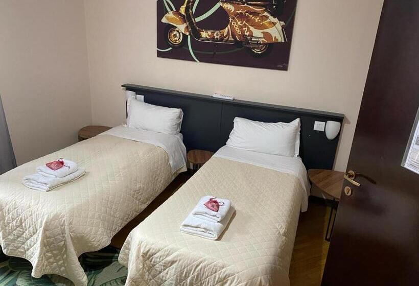اتاق خانوادگی, Megaride Guest House