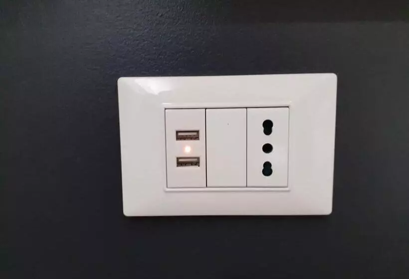 اتاق خانوادگی, Megaride Guest House