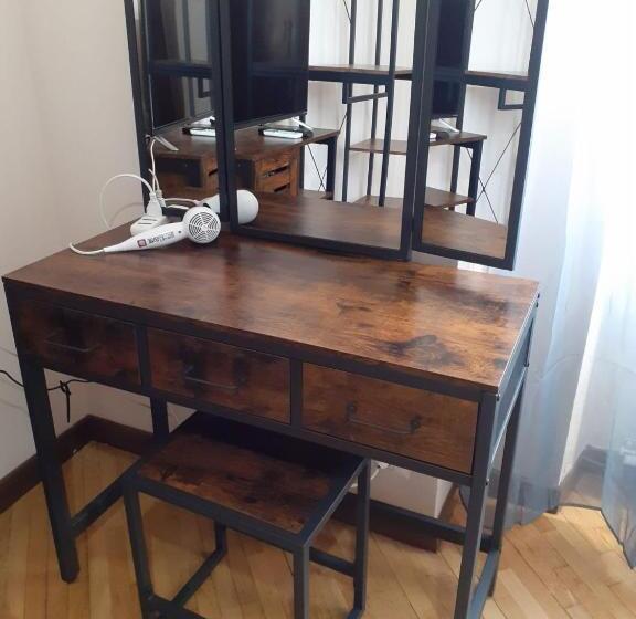 اتاق خانوادگی, Megaride Guest House