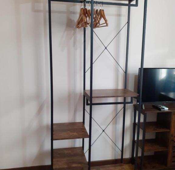 اتاق خانوادگی, Megaride Guest House