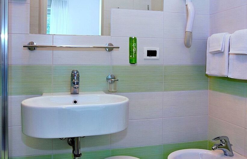 스탠다드 트리플 발코니 룸, Olympia