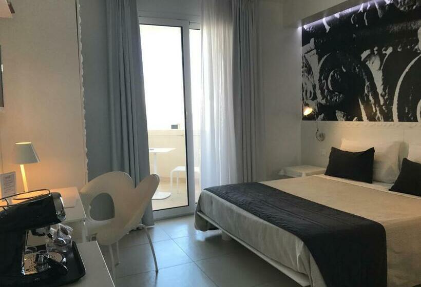 Трехместный Номер Стандарт с Балконом, Qui