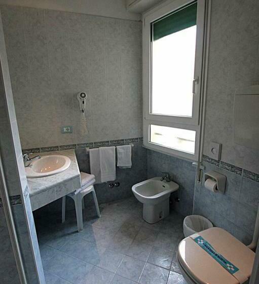 اتاق استاندارد سه نفره, Sayonara