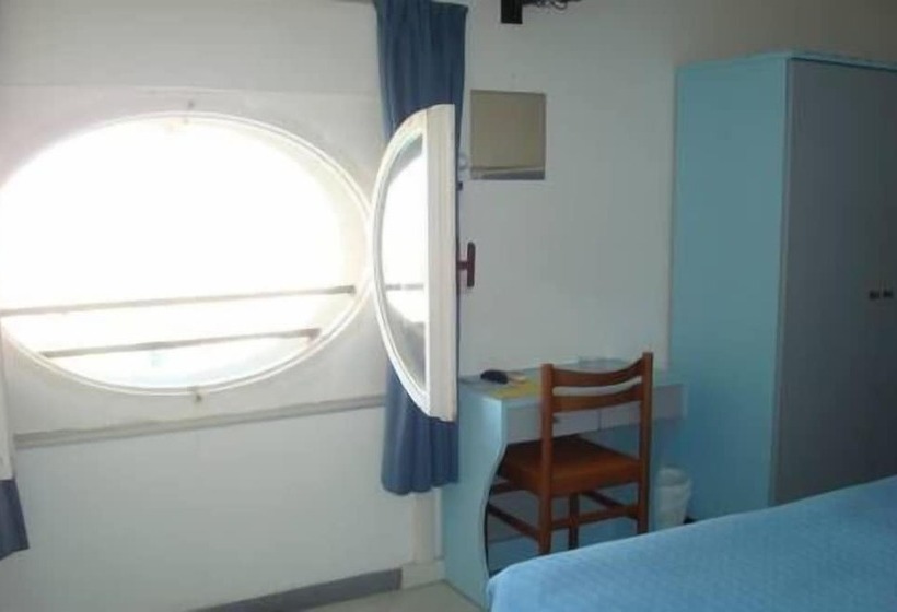 اتاق استاندارد سه نفره, Sayonara