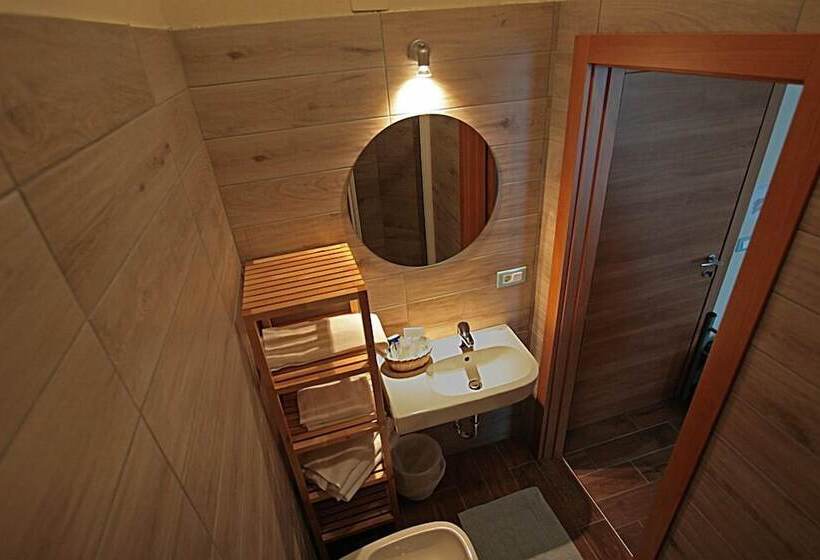 اتاق استاندارد سه نفره, Sayonara