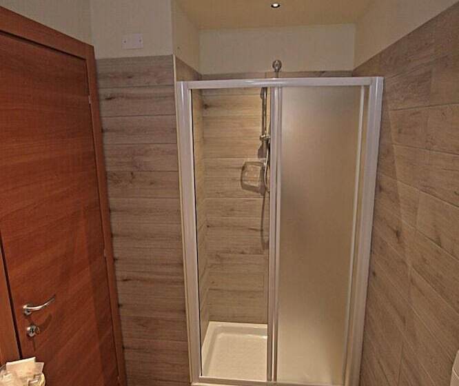 اتاق استاندارد سه نفره, Sayonara