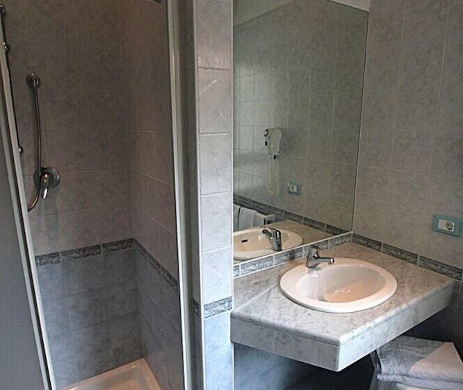 اتاق استاندارد سه نفره, Sayonara