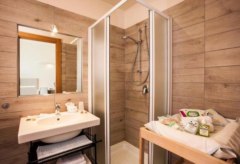 اتاق استاندارد چهار تخته, Sayonara