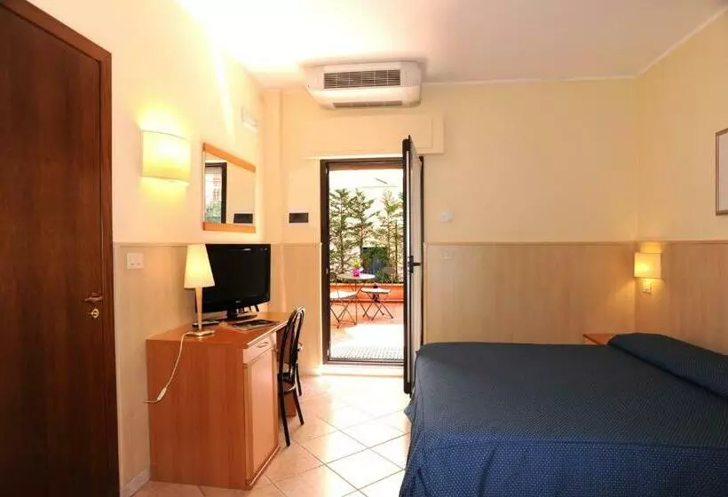 اتاق استاندارد سه نفره, Villa Santacroce