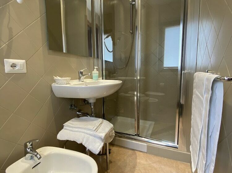 スタンダードトリプルルーム, Villa Santacroce