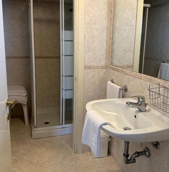 スタンダードスタジオ, Naut