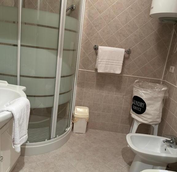 3ベッドルームスイート, Naut