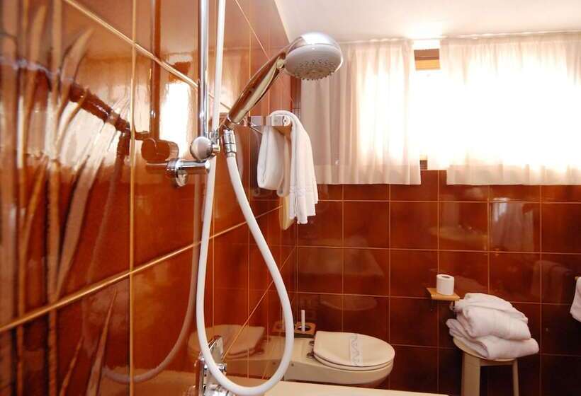 Номер Стандарт Трехместный, Park Hotel Villa Trunka Lunka