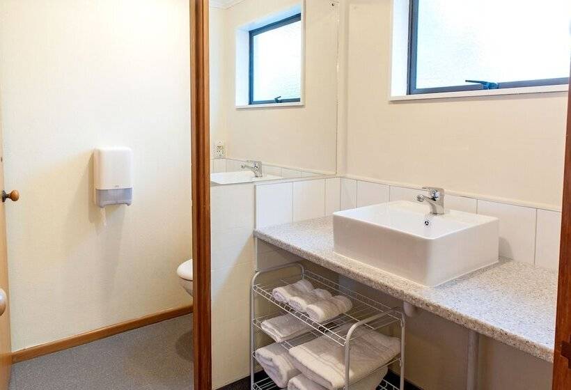 إستوديو قياسى, Castles Motel And Driftwood Motel