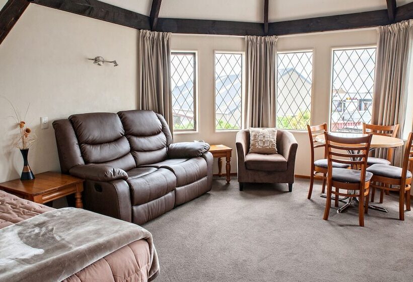 شقة عائلية, Castles Motel And Driftwood Motel