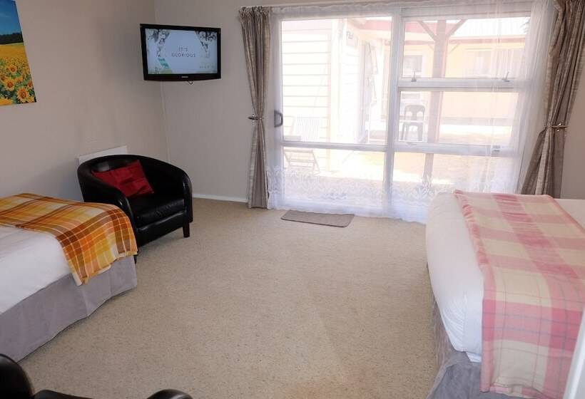 إستوديو قياسى, Castles Motel And Driftwood Motel