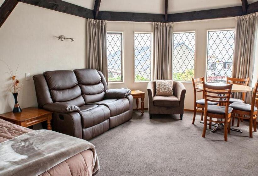 شقة عائلية, Castles Motel And Driftwood Motel