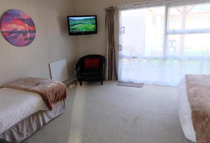 إستوديو قياسى مطلّ علي الحديقة, Castles Motel And Driftwood Motel