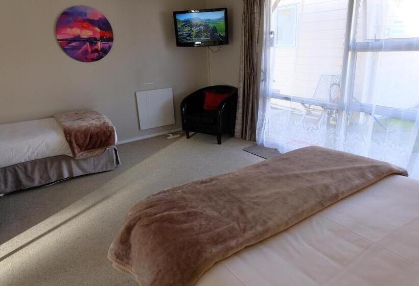 إستوديو قياسى مطلّ علي الحديقة, Castles Motel And Driftwood Motel