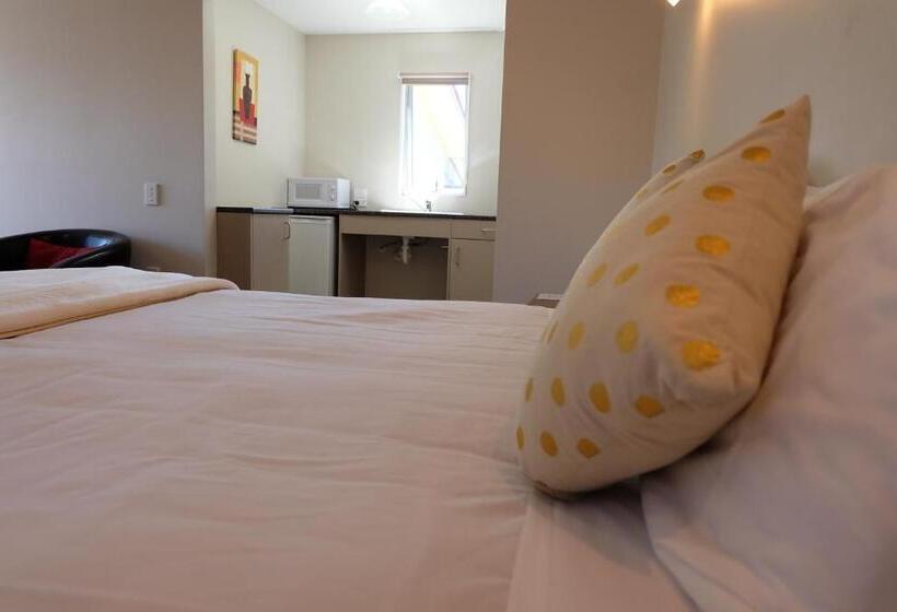 إستوديو قياسى, Castles Motel And Driftwood Motel