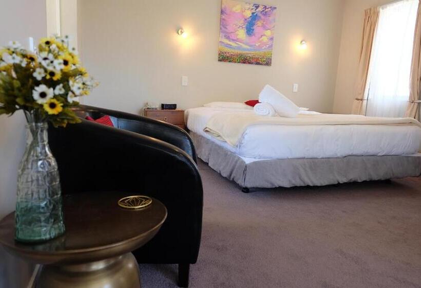 إستوديو قياسى, Castles Motel And Driftwood Motel