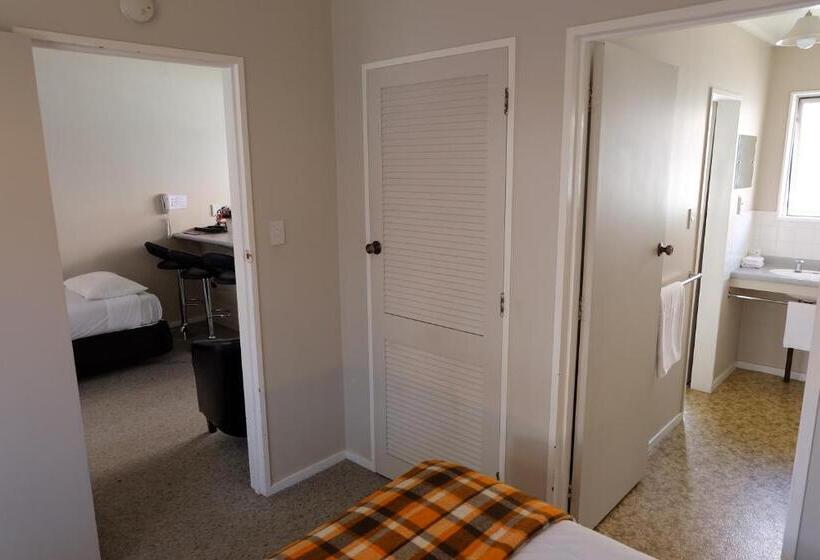 غرفة عائلية مطلّة علي الحديقة, Castles Motel And Driftwood Motel