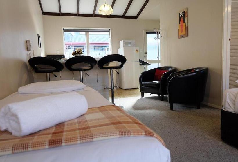 غرفة عائلية مطلّة علي الحديقة, Castles Motel And Driftwood Motel