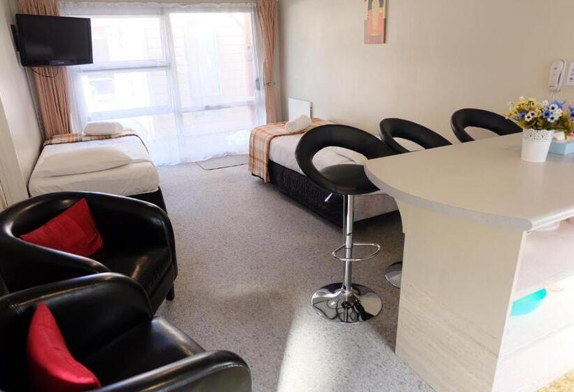 غرفة عائلية مطلّة علي الحديقة, Castles Motel And Driftwood Motel