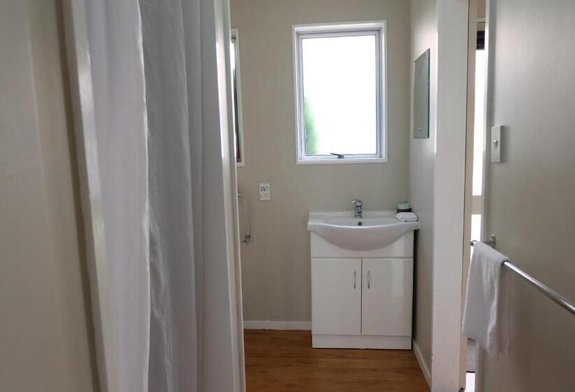 جناح جونيور مطل على الحديقة, Castles Motel And Driftwood Motel