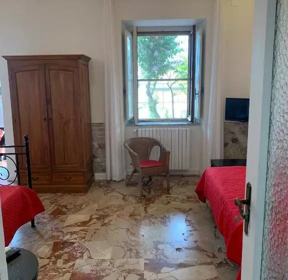 インサイドトリプルスタンダードルーム, B&b Villa Delle Rondini