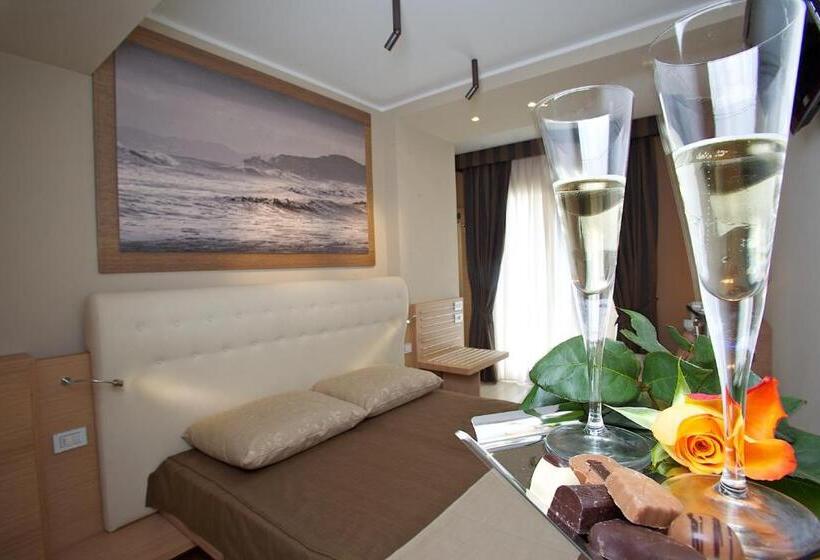 小型套房, C'era Una Volta